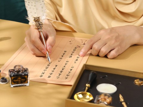 Zestaw piśmienniczy - Pióro ze stalówką, atramentem i zestawem do pieczęci (mix 4 wzorów).