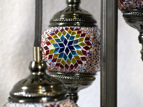 Lampa podłogowa - pięć kloszy, wielokolorowych